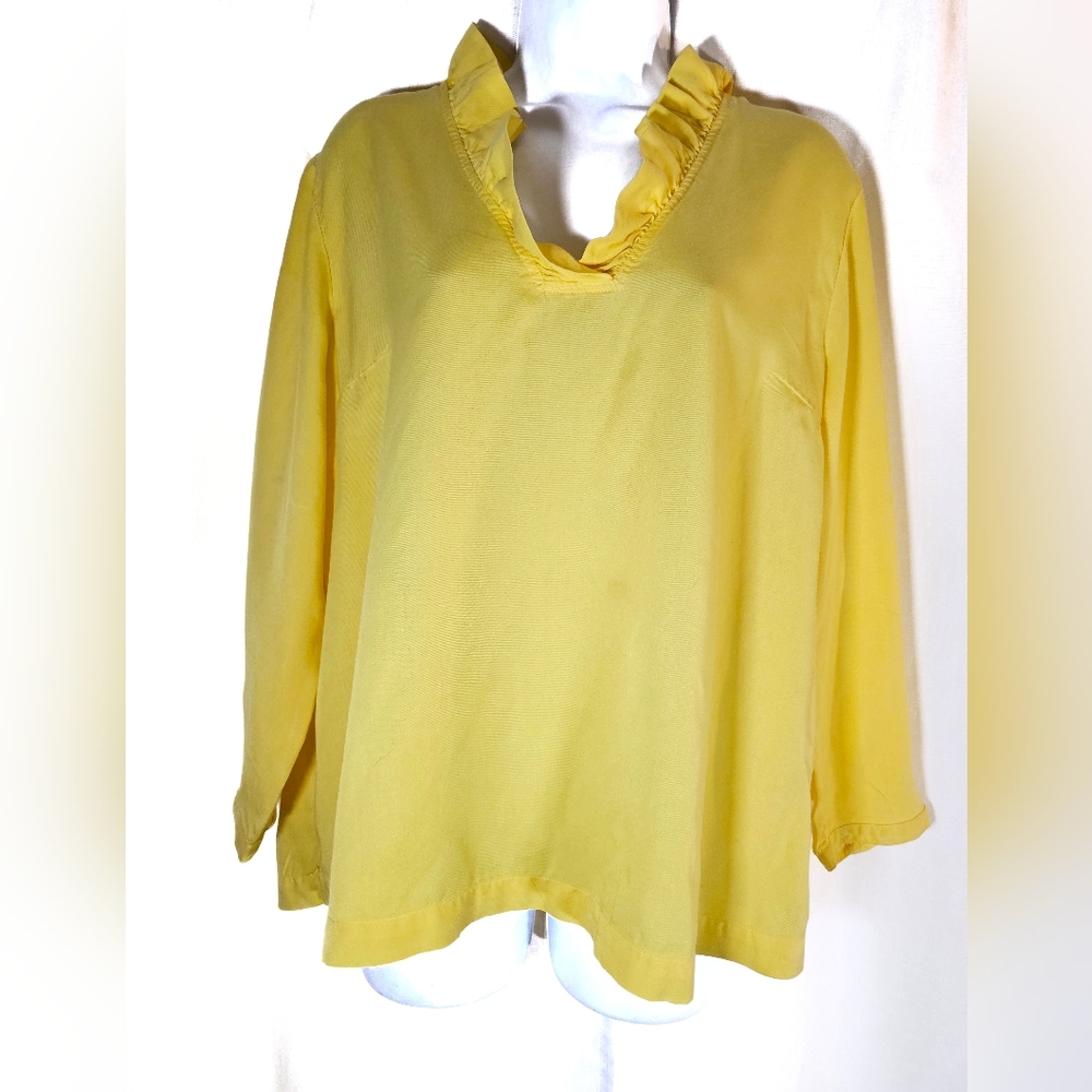 3/$20 Crown & Ivy XL Ruffled Neck Top